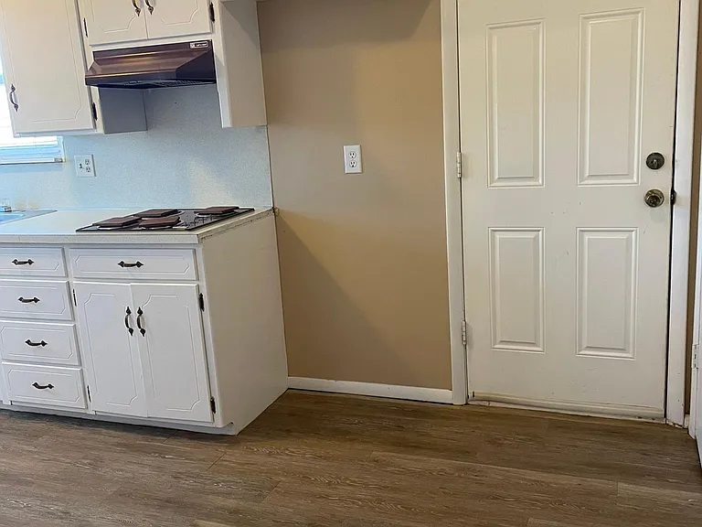 Can put another refrigerator or freezer here.