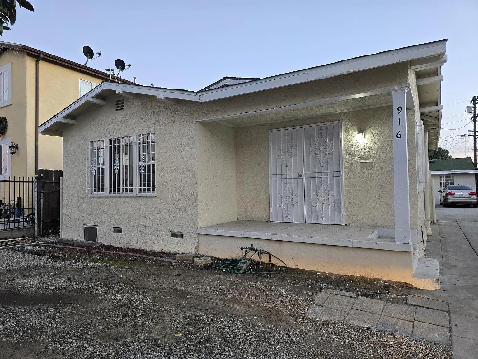 3 bed, 1100 sqft, $3,200 — Photo 2