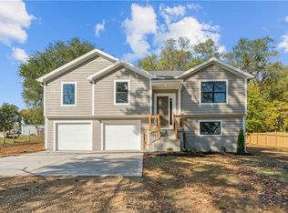 15514 Loring Rd, Bonner Springs, KS 66012