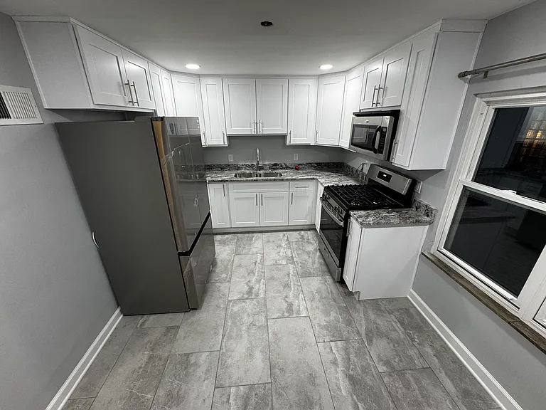 1421 Warwick Ave #2 — Photo 1