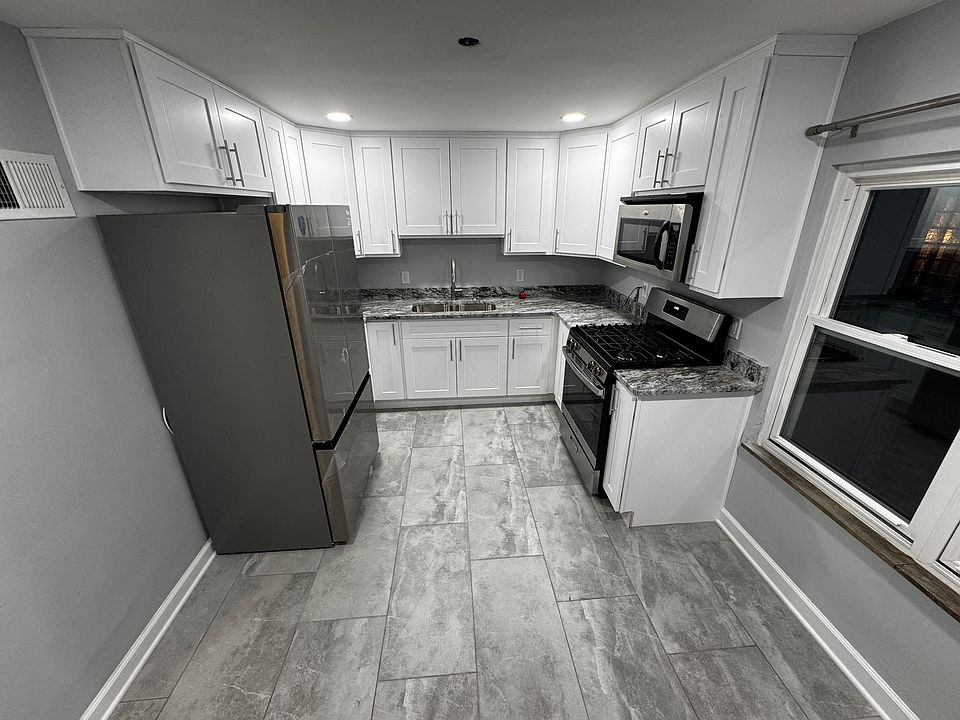 1st image of 1421 Warwick Ave #2