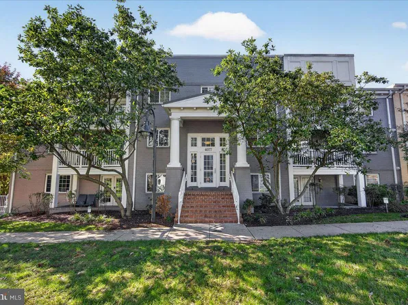 4077 S Four Mile Run Dr Unit 401, Arlington, VA 22204