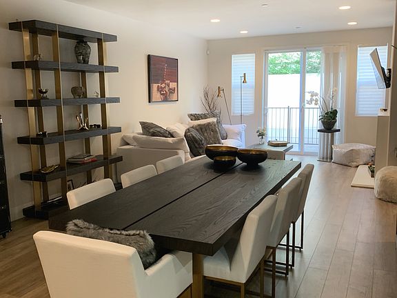 4th image of 10878 Bloomfield St #104