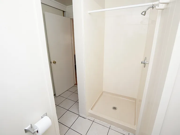 2545 Benvenue Ave — Photo 8