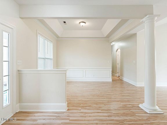 5th image of 106 Cinema Court