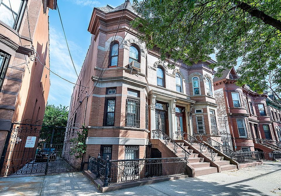 1st image of 776 Dawson St