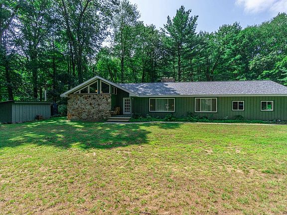2nd image of 9 Pineview Ln