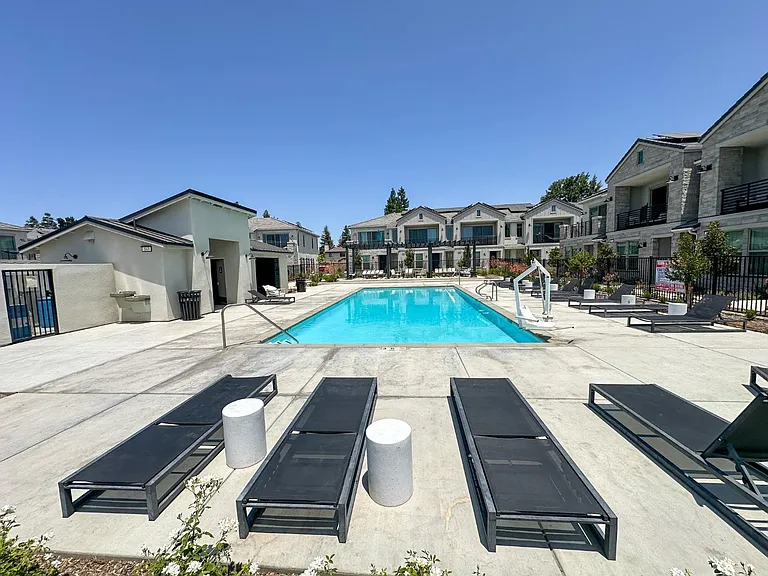 546 W Mahogany Ln — Photo 18
