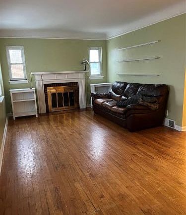 2nd image of 420 S Vernon Ave
