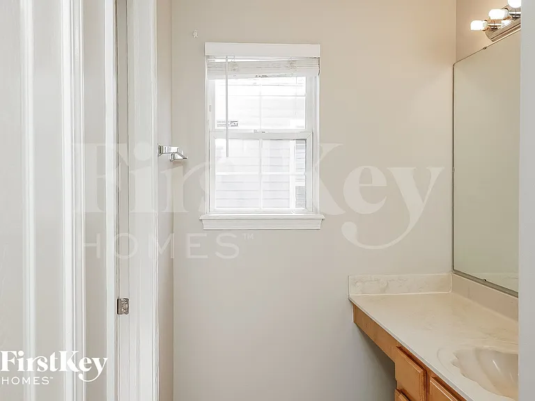 6735 Ossington Dr — Photo 9