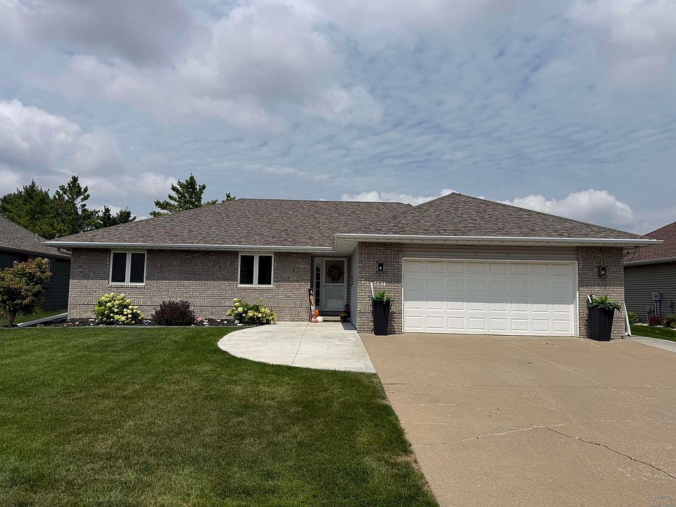 1st image of 407 Embassy Ct