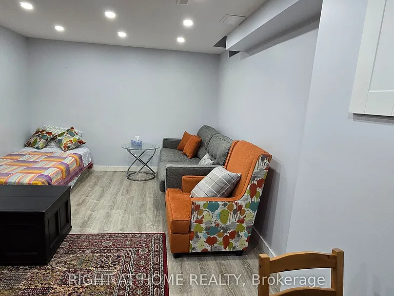 2655 Gananoque Dr #7 — Photo 2