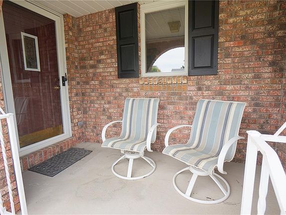 2nd image of 818 Thomas Fox Dr W