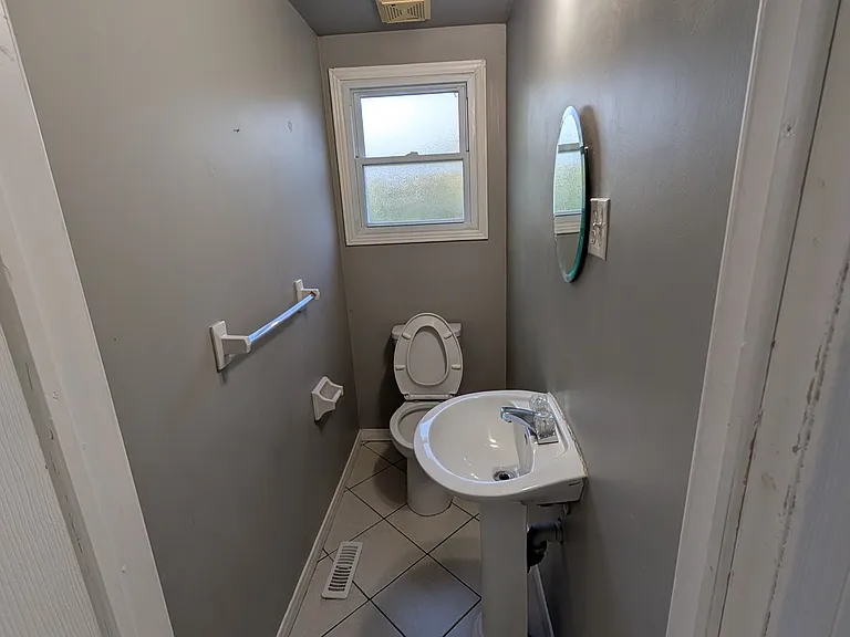 61 Ashley Cres — Photo 14
