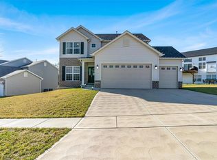 450 Ava Renee Dr, Ballwin, MO 63021