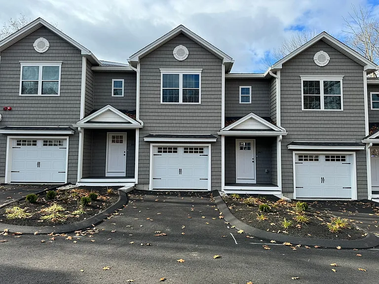 108 Mammoth Rd #B — Photo 19