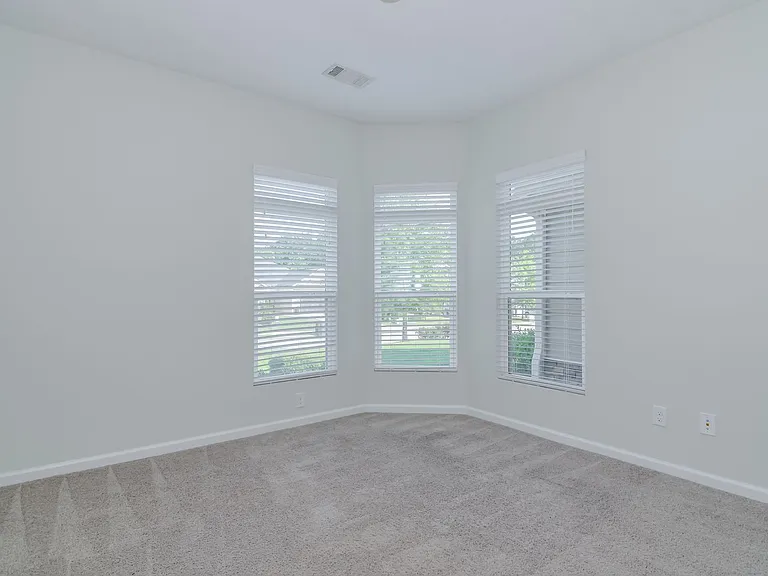 901 Avalon Ct — Photo 24