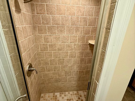 5th image of 638 Portland St