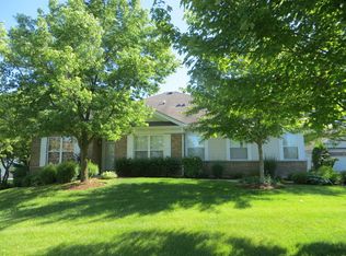 74 Ashbrook Ct, Grayslake, IL 60030