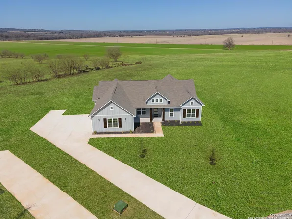 310 Venado Oaks, Castroville, TX 78009