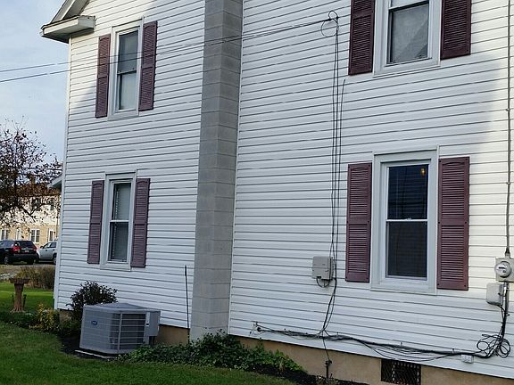 3rd image of 711 W Cherry St