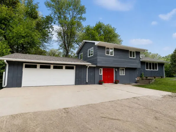 705 Washington Ave, Devils Lake, ND 58301