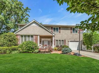 1855 Zana Ct, Merrick, NY 11566