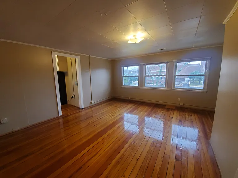 414 Perrin St #3 — Photo 6