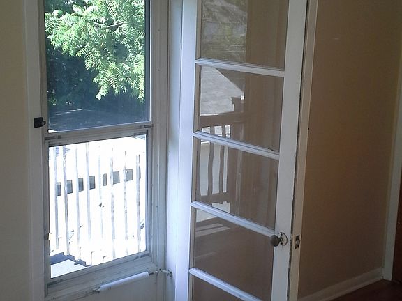 Dining - rear exit to covered porch