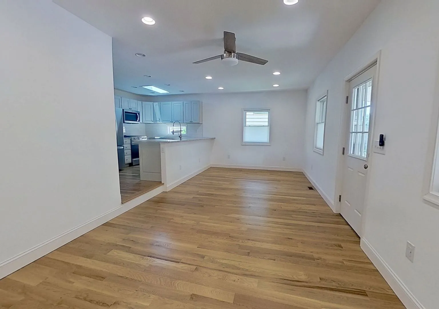 Newly Renovated 3 Bedroom Home — Photo 2