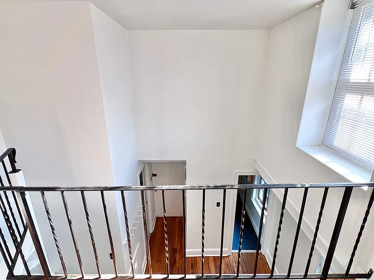 1018 Clinton St #3R — Photo 9