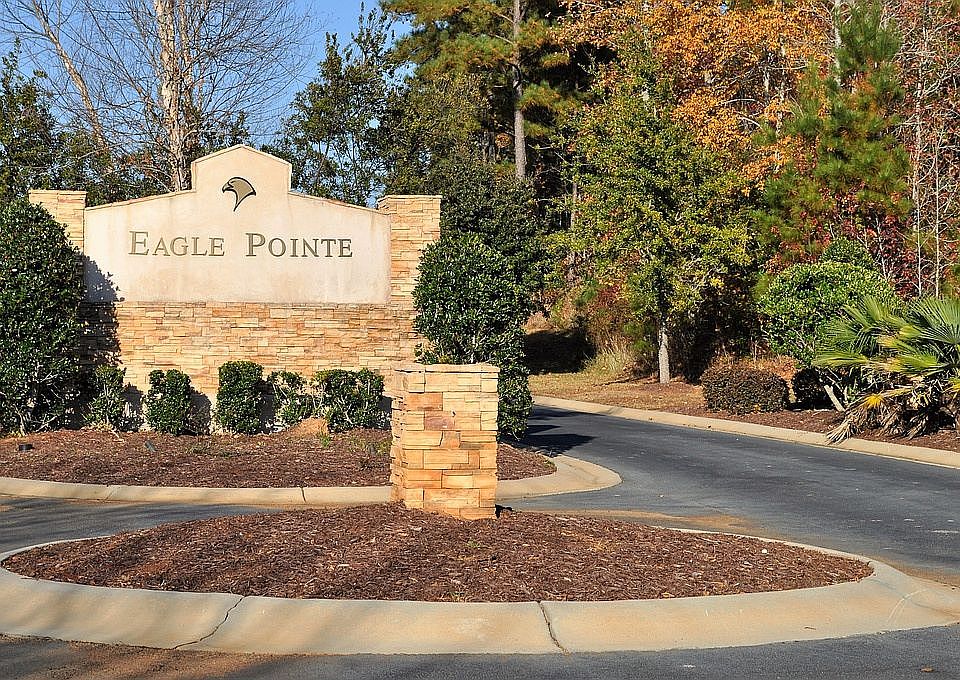 Eagle Pointe Entrance