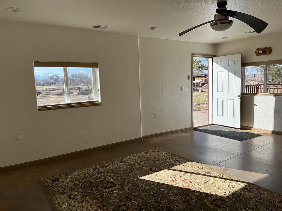 Entrance, Living room