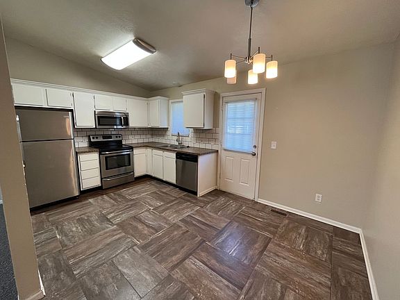 3rd image of 420 W Saunders Ave