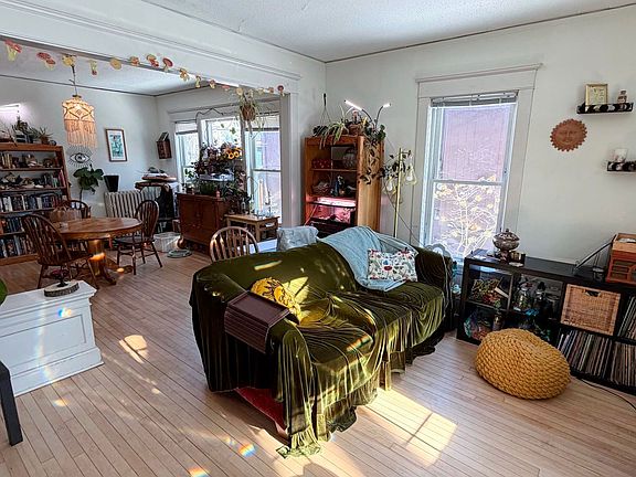 3rd image of 90 Malcolm Ave SE APT 2