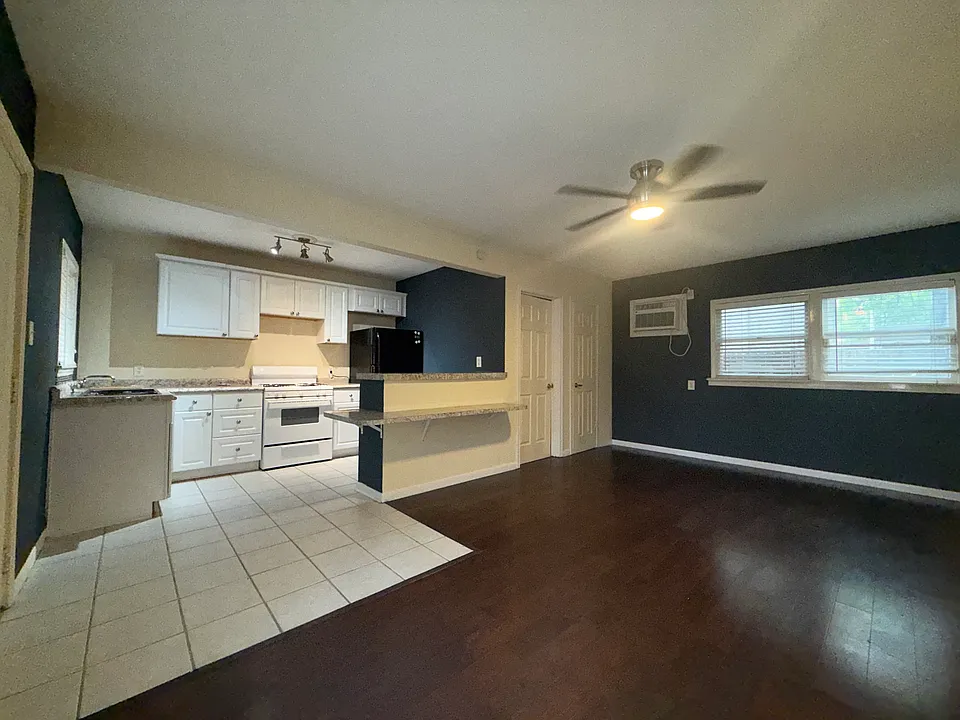 709 W 26th St #5