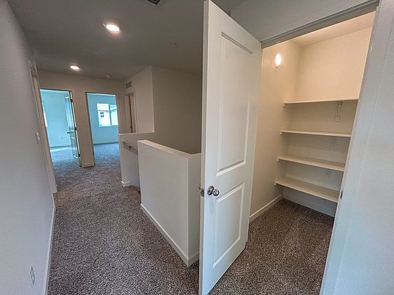 5th image of 821 Congaree Ln