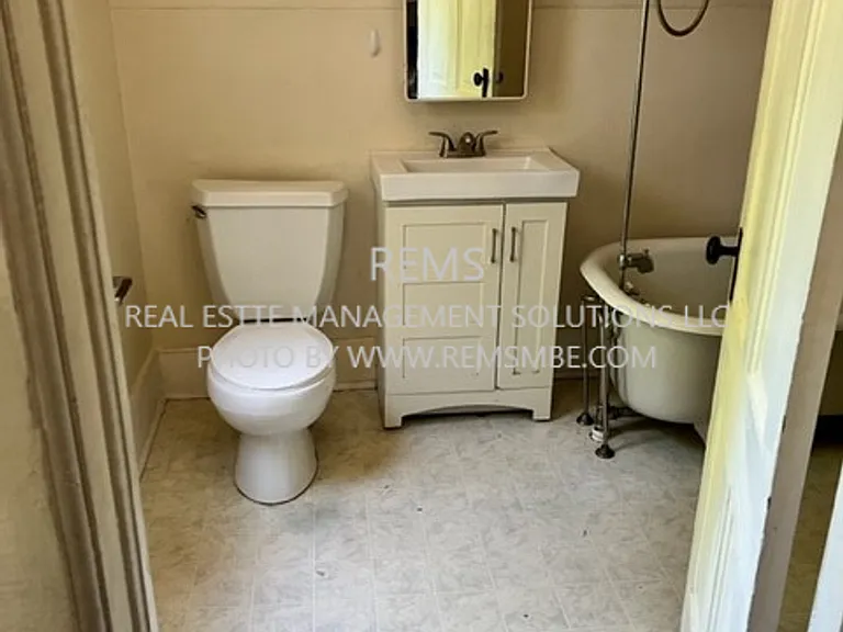 627 N Park St — Photo 8