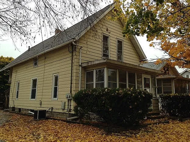 822 Clark St photo 1