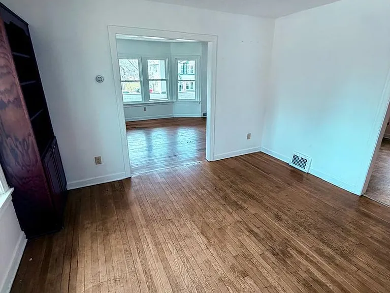14221 Glenside Rd — Photo 11