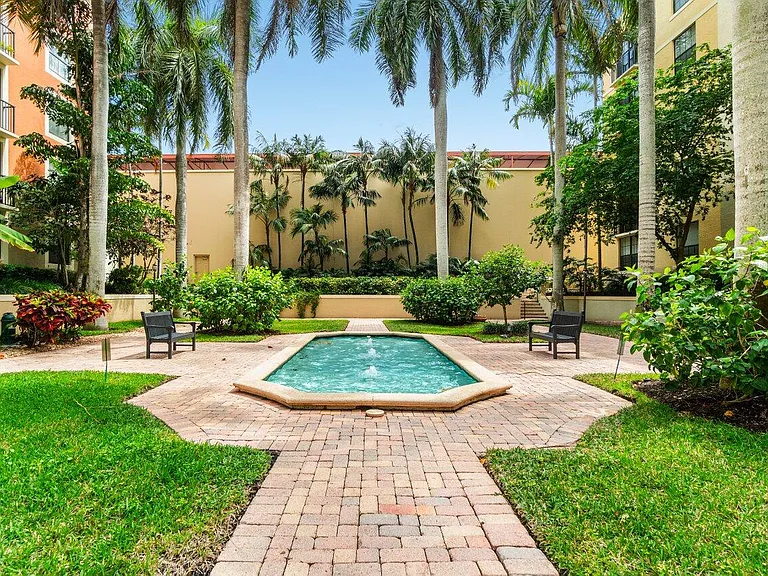 630 Sapodilla Ave #110 — Photo 28