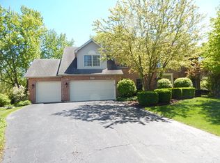 672 Waterbury Dr, Aurora, IL