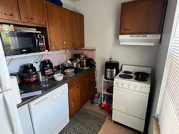 4th image of 156 W 8th Ave APT C