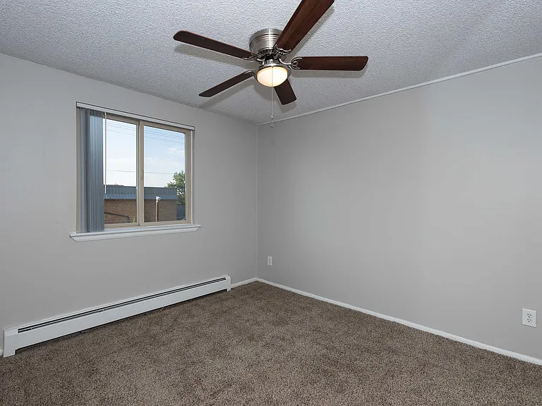 8 S Clarkson Street — Photo 28