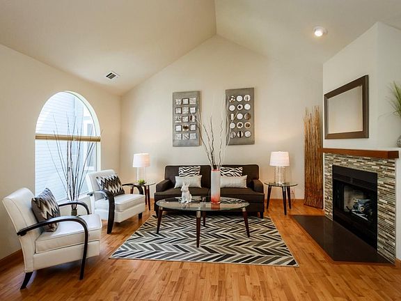 2nd image of 828 Boardwalk Pl