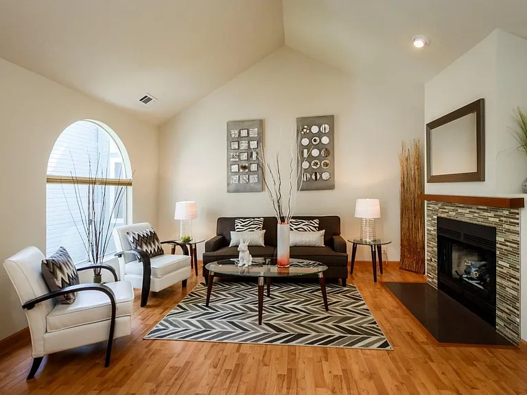 828 Boardwalk Pl — Photo 2