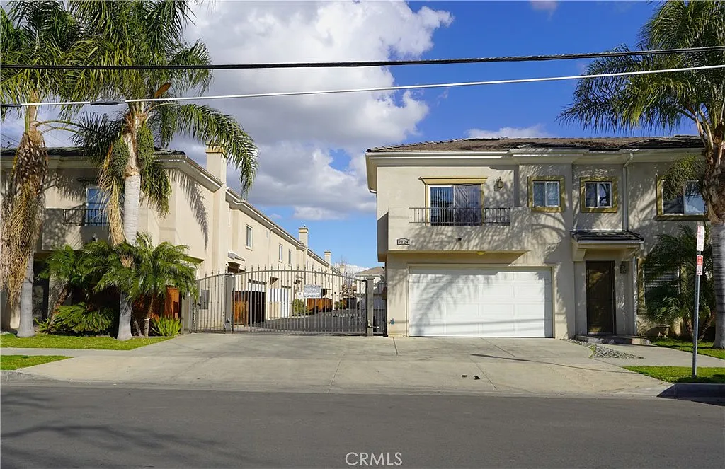 3 bed, 2.5 bath, 1505 sqft, $3,750 — Photo 1
