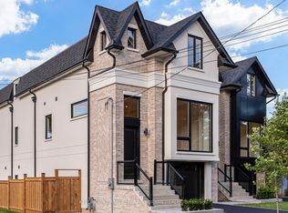 39 Wesley Ave, Mississauga, ON L5H2M6