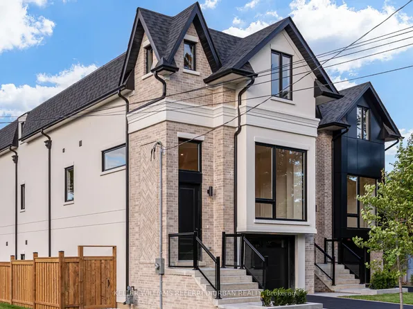 39 Wesley Ave, Mississauga, ON L5H 2M6