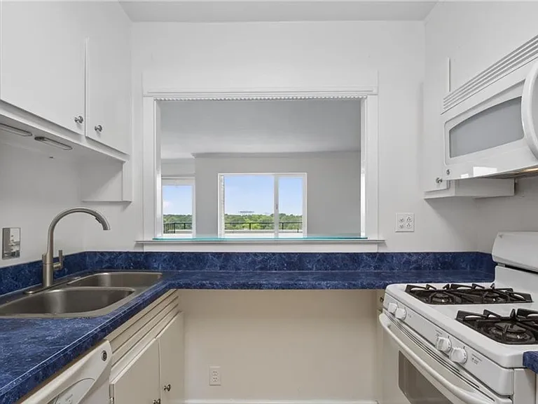 7320 Glenroie Ave #10E — Photo 15